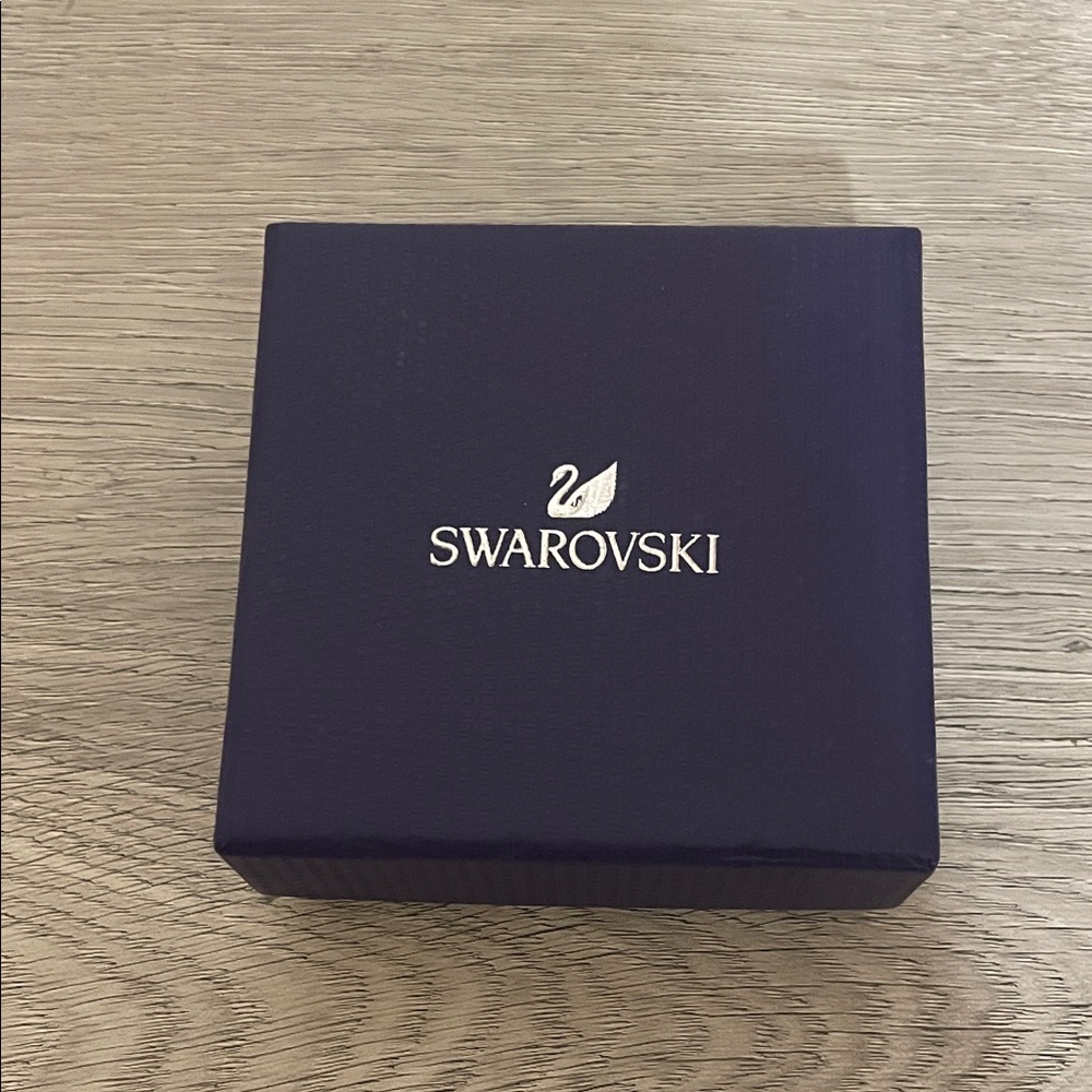 Swarovski dancing swan necklace